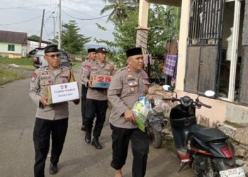 Usai Kebakaran di Bontoa, Kapolsek Lau Beri Dukungan Moril dan Bantuan