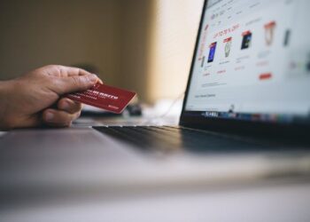 Tips Berbelanja Fashion Online agar Tidak Salah Pilih