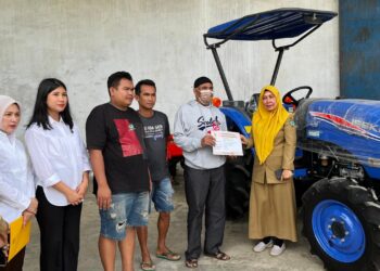 Dinas Pertanian Maros Serahkan Delapan Traktor Roda Empat kepada Kelompok Tani, Penyaluran Dikawal Kejaksaan
