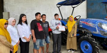 Dinas Pertanian Maros Serahkan Delapan Traktor Roda Empat kepada Kelompok Tani, Penyaluran Dikawal Kejaksaan